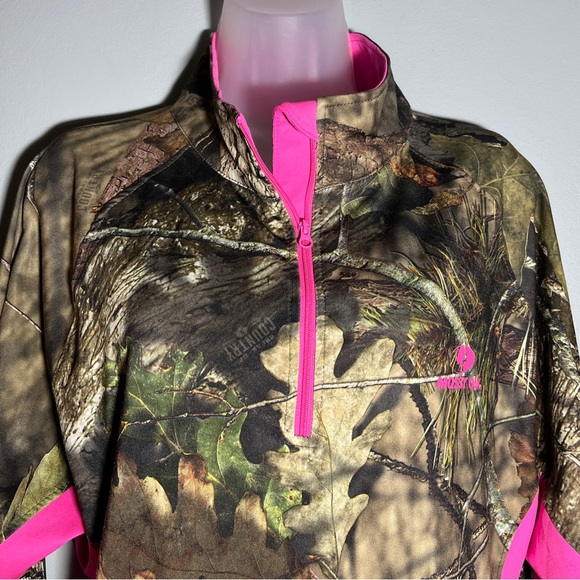 Mossy Oak Women’s 1/4 Zip Pullover Camouflage and Hot Pink - Picture 3 of 5